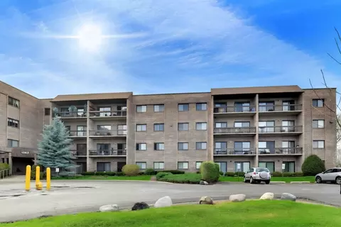 1400 N Elmhurst Rd #319, Mount Prospect, IL 60056