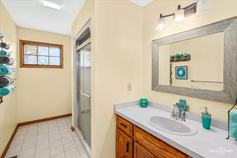 Bath - 10045 N Bell Rd, Minooka, IL 60447 photo 4 of 6