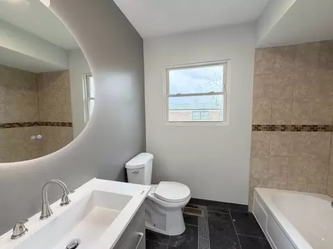 Bath - 11361 S Racine Ave, Chicago, IL 60643 photo 1 of 4