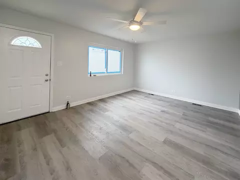 Living - 11361 S Racine Ave, Chicago, IL 60643 photo 2 of 9