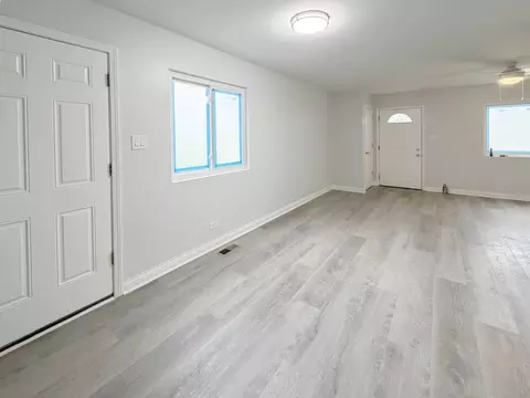 Living - 11361 S Racine Ave, Chicago, IL 60643 photo 7 of 9
