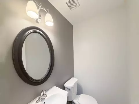 Bath - 11361 S Racine Ave, Chicago, IL 60643 photo 4 of 4