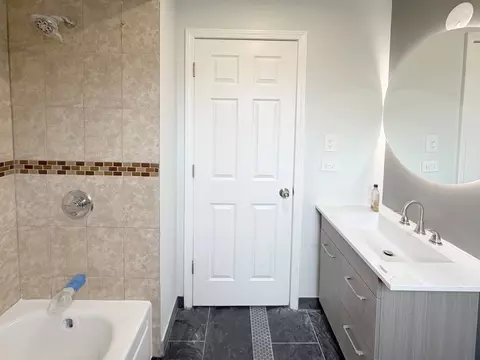 Bath - 11361 S Racine Ave, Chicago, IL 60643 photo 3 of 4