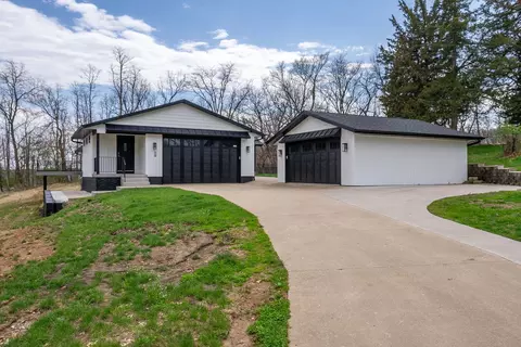 218 Bluff Blvd, Princeton, IA 52768