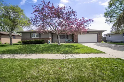 434 Meadows Rd S, Bourbonnais, IL 60914