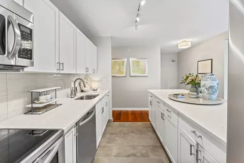 Kitchen - 222 E Pearson St #1706, Chicago, IL 60611 photo 4 of 5