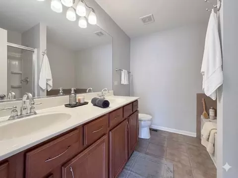 Bath - 3381 Cameron Dr, Elgin, IL 60124 photo 1 of 4