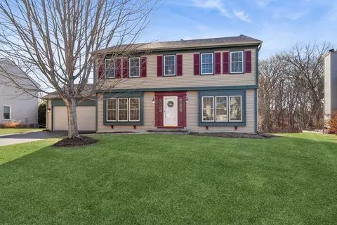 701 N Carriage Hill Rd, Island Lake, IL 60042
