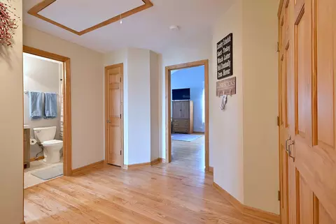 Entry Way - 1495 E Algonquin Rd, Des Plaines, IL 60016 photo 2 of 2