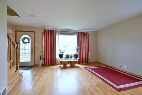 Living - 1495 E Algonquin Rd, Des Plaines, IL 60016 photo 6 of 8
