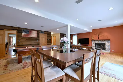 Dining - 1495 E Algonquin Rd, Des Plaines, IL 60016 photo 1 of 1