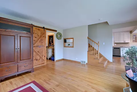 Living - 1495 E Algonquin Rd, Des Plaines, IL 60016 photo 8 of 8