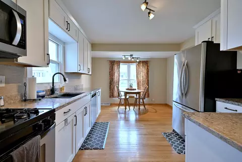 Kitchen - 1495 E Algonquin Rd, Des Plaines, IL 60016 photo 1 of 4