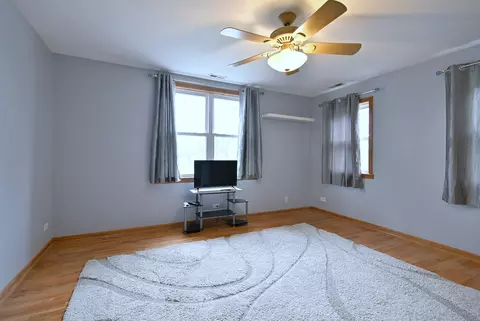 Bedroom - 1495 E Algonquin Rd, Des Plaines, IL 60016 photo 2 of 5