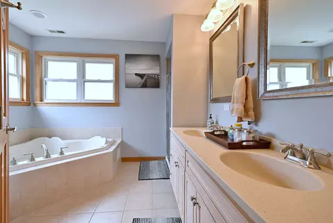 Bath - 1495 E Algonquin Rd, Des Plaines, IL 60016 photo 6 of 6