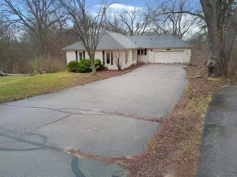 8046 Harvest Hill Dr, Roscoe, IL 61073