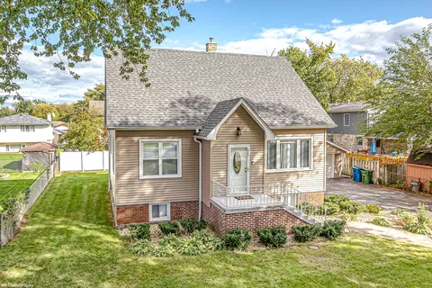 9255 Melvina Ave, Oak Lawn, IL 60453