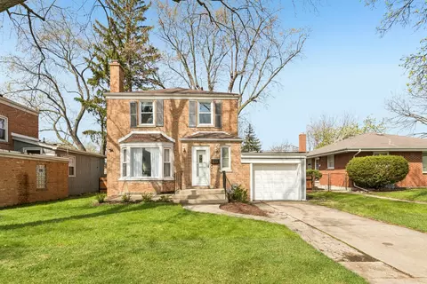 8646 Harms Rd, Skokie, IL 60077