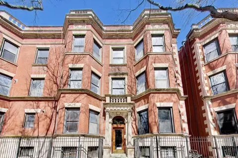 946 W Sheridan Rd #2, Chicago, IL 60613