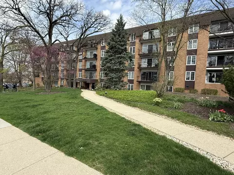 441 N Park Blvd #5F, Glen Ellyn, IL 60137