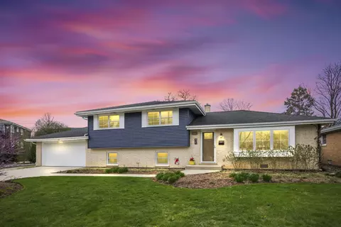 444 S Gibbons Ave, Arlington Heights, IL 60004