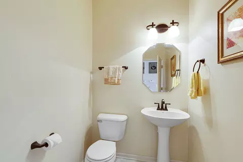 Bath - 674 Lambert Ln, Bartlett, IL 60103 photo 1 of 4