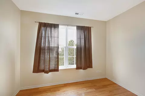 Bedroom - 674 Lambert Ln, Bartlett, IL 60103 photo 2 of 2