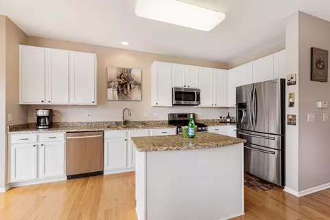 Kitchen - 674 Lambert Ln, Bartlett, IL 60103 photo 2 of 3