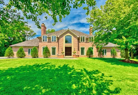560 Jacqulyn Ln, Lake Forest, IL 60045