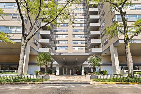 6301 N Sheridan Rd #3A, Chicago, IL 60660