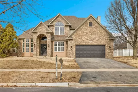 555 Bluestem Dr, Yorkville, IL 60560