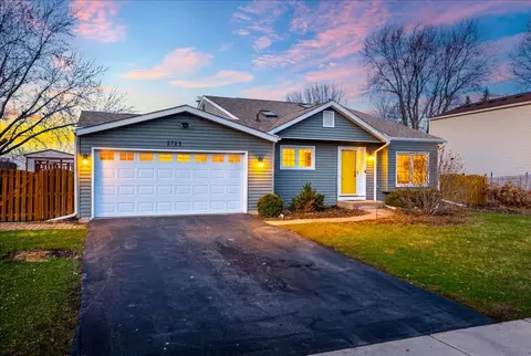 2725 Springdale Cir, Naperville, IL 60564