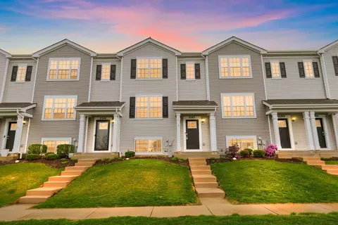 2387 Alison Ave, Pingree Grove, IL 60140