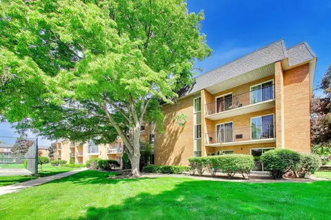 1056 N Mill St #107, Naperville, IL 60563