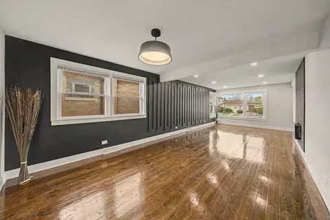 Living - Undisclosed, Chicago, IL 60628 photo 3 of 6