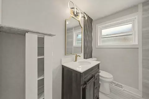 Bath - Undisclosed, Chicago, IL 60628 photo 1 of 4