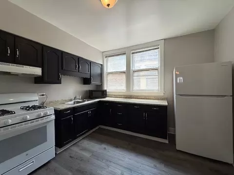 Kitchen - 1504 Pitner Ave, Evanston, IL 60201 photo 3 of 4