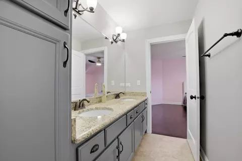 Bath - 12023 Ashbrook Ln, Mokena, IL 60448 photo 8 of 10