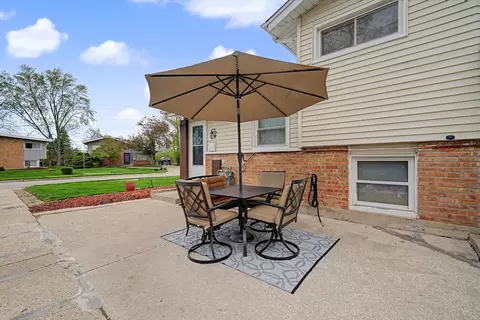 Exterior - 103 Willow St, Park Forest, IL 60466 photo 5 of 10