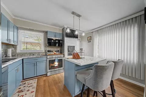Kitchen - 103 Willow St, Park Forest, IL 60466 photo 6 of 8