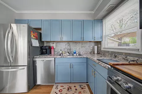 Kitchen - 103 Willow St, Park Forest, IL 60466 photo 5 of 8