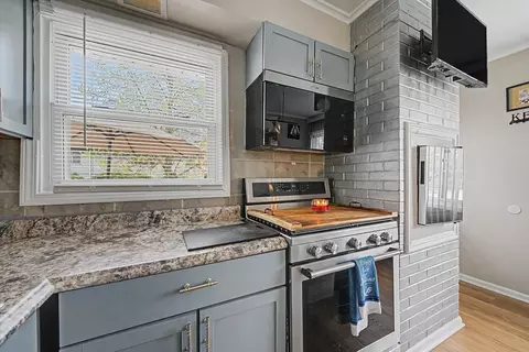 Kitchen - 103 Willow St, Park Forest, IL 60466 photo 8 of 8