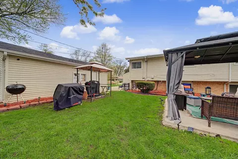 Exterior - 103 Willow St, Park Forest, IL 60466 photo 6 of 10