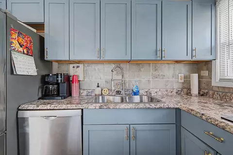 Kitchen - 103 Willow St, Park Forest, IL 60466 photo 7 of 8