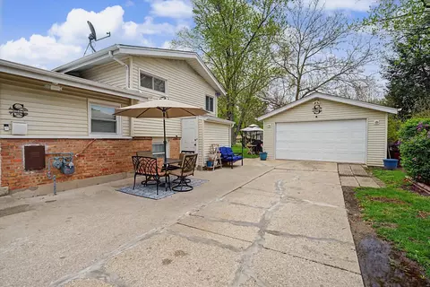 Exterior - 103 Willow St, Park Forest, IL 60466 photo 4 of 10