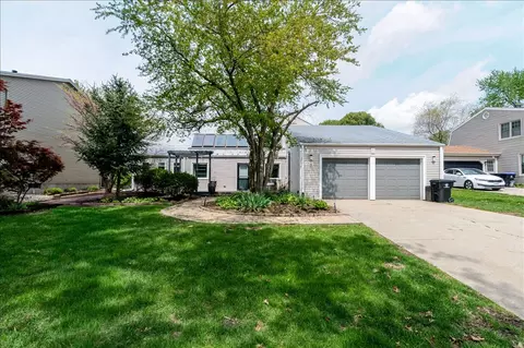 6 Kenfield Cir, Bloomington, IL 61704