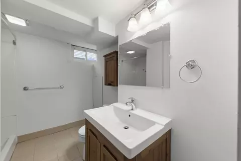 Bath - 1412 Avery Ave, Wheaton, IL 60187 photo 3 of 3