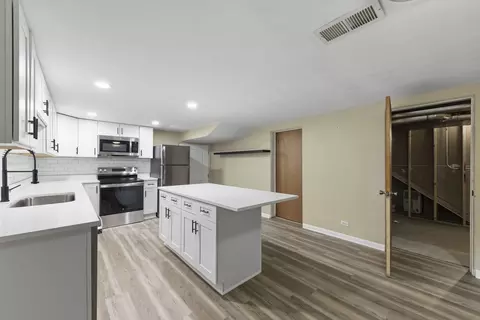 Kitchen - 1412 Avery Ave, Wheaton, IL 60187 photo 2 of 4