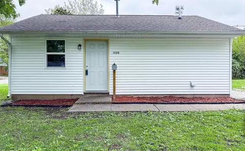 1320 Hedge Rd, Champaign, IL 61821