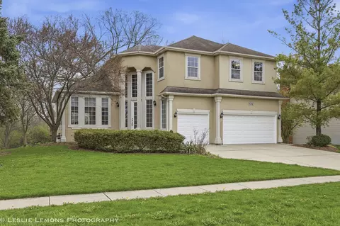 492 Bond Dr, Batavia, IL 60510